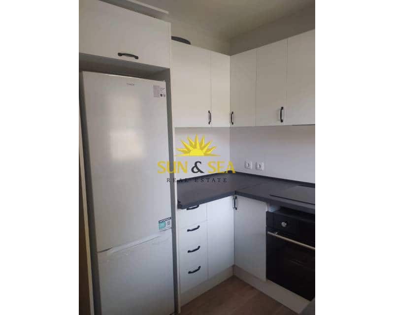 3 Zimmer Haus zu vermieten in Torrevieja mit Pool - 1.100 € (Ref: 9111026)