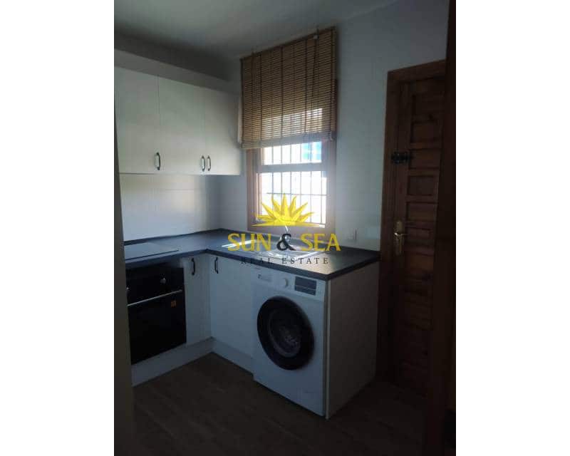 3 Zimmer Haus zu vermieten in Torrevieja mit Pool - 1.100 € (Ref: 9111026)