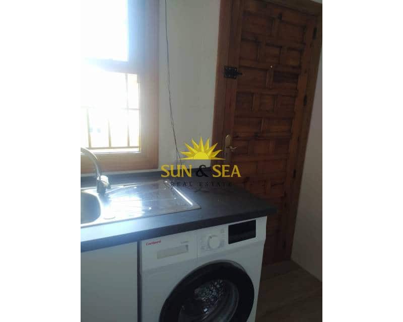 3 Zimmer Haus zu vermieten in Torrevieja mit Pool - 1.100 € (Ref: 9111026)