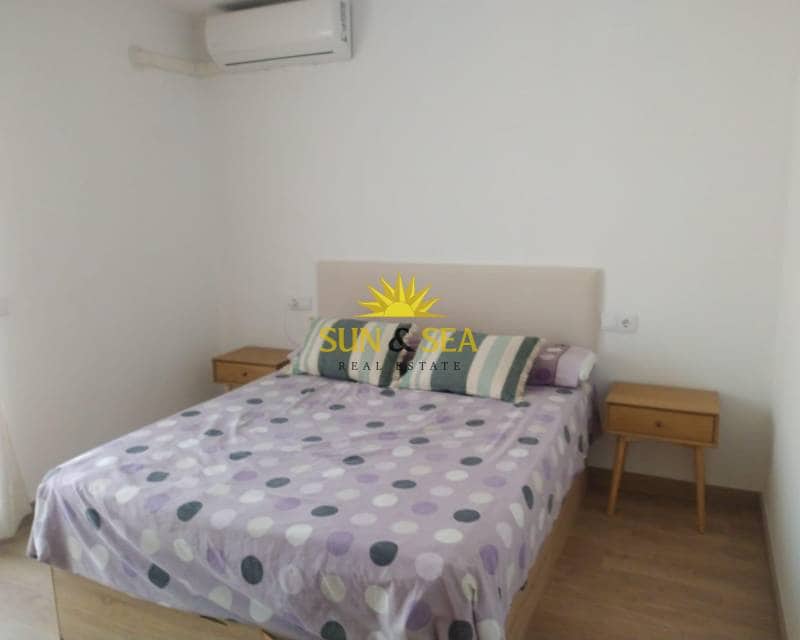 3 Zimmer Haus zu vermieten in Torrevieja mit Pool - 1.100 € (Ref: 9111026)