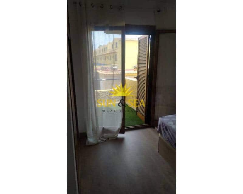 3 Zimmer Haus zu vermieten in Torrevieja mit Pool - 1.100 € (Ref: 9111026)