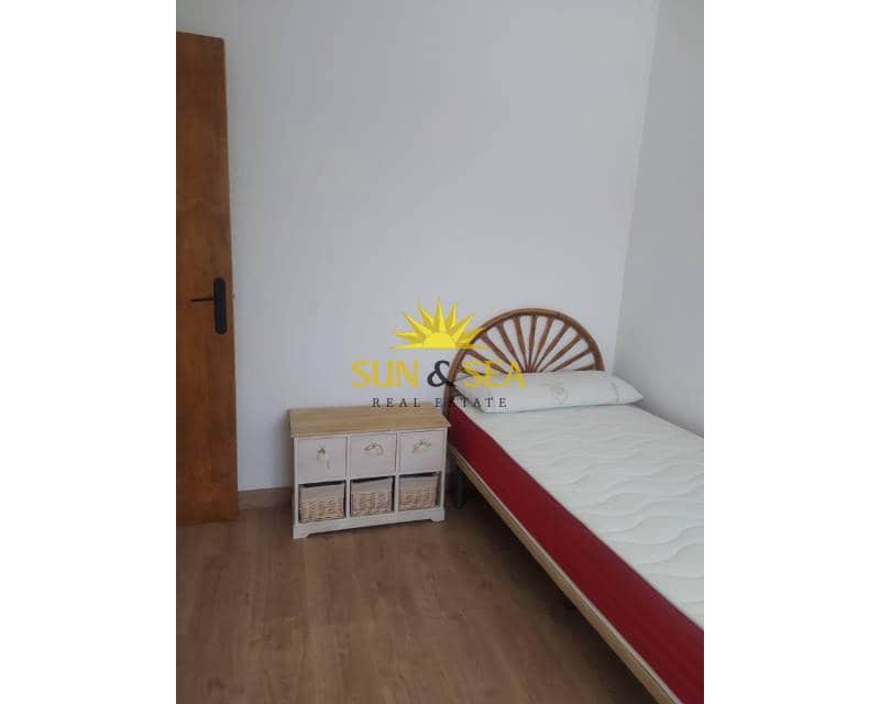 3 Zimmer Haus zu vermieten in Torrevieja mit Pool - 1.100 € (Ref: 9111026)