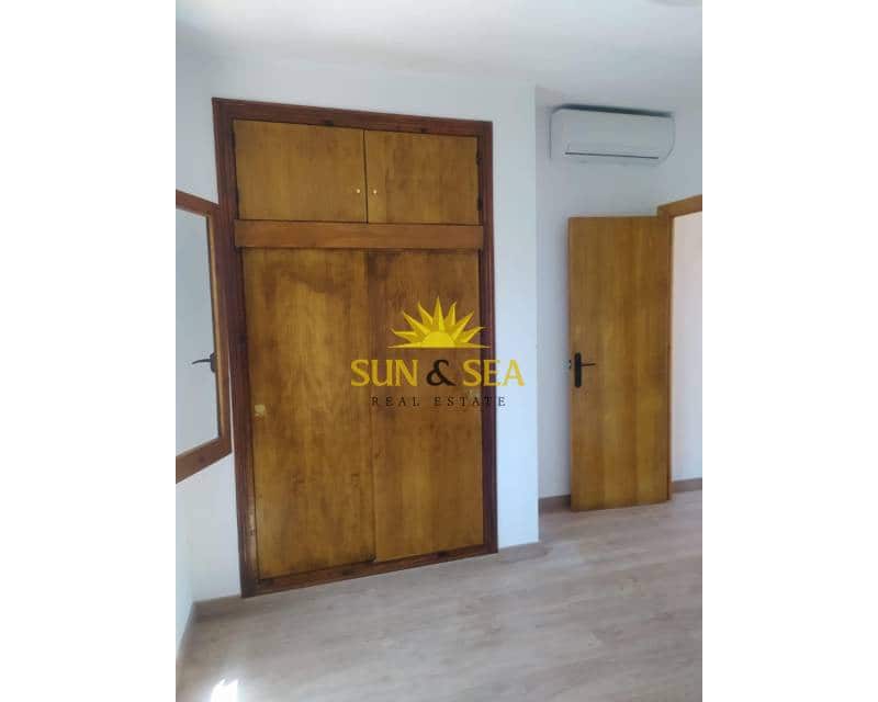 3 Zimmer Haus zu vermieten in Torrevieja mit Pool - 1.100 € (Ref: 9111026)