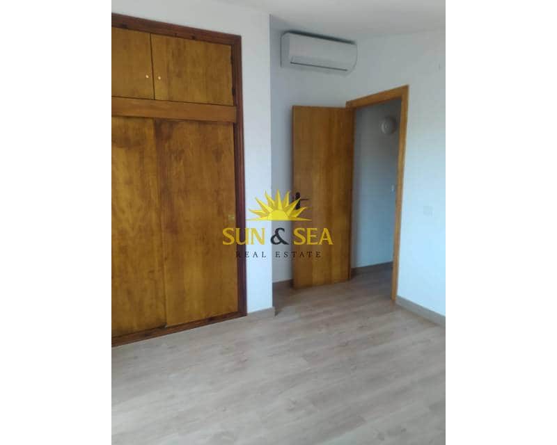 3 Zimmer Haus zu vermieten in Torrevieja mit Pool - 1.100 € (Ref: 9111026)