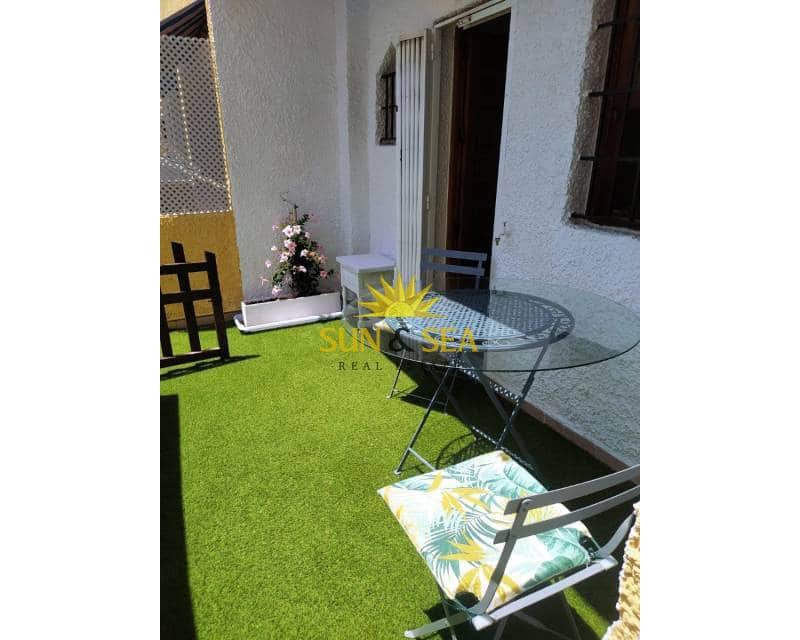 3 Zimmer Haus zu vermieten in Torrevieja mit Pool - 1.100 € (Ref: 9111026)