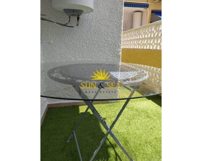 3 Zimmer Haus zu vermieten in Torrevieja mit Pool - 1.100 € (Ref: 9111026)