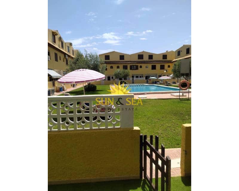 3 Zimmer Haus zu vermieten in Torrevieja mit Pool - 1.100 € (Ref: 9111026)