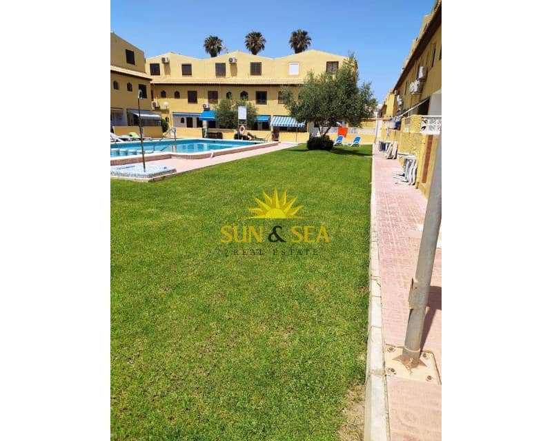 3 Zimmer Haus zu vermieten in Torrevieja mit Pool - 1.100 € (Ref: 9111026)