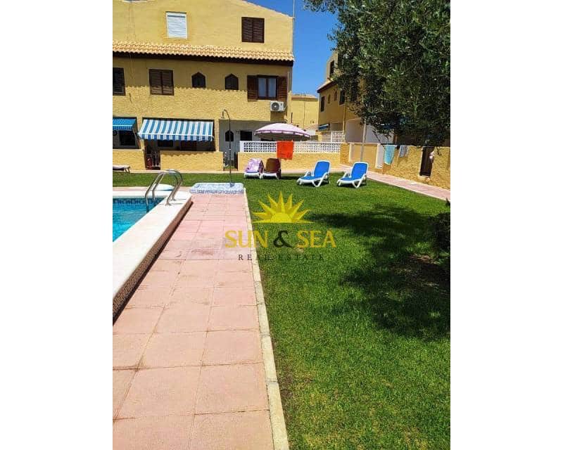 3 Zimmer Haus zu vermieten in Torrevieja mit Pool - 1.100 € (Ref: 9111026)