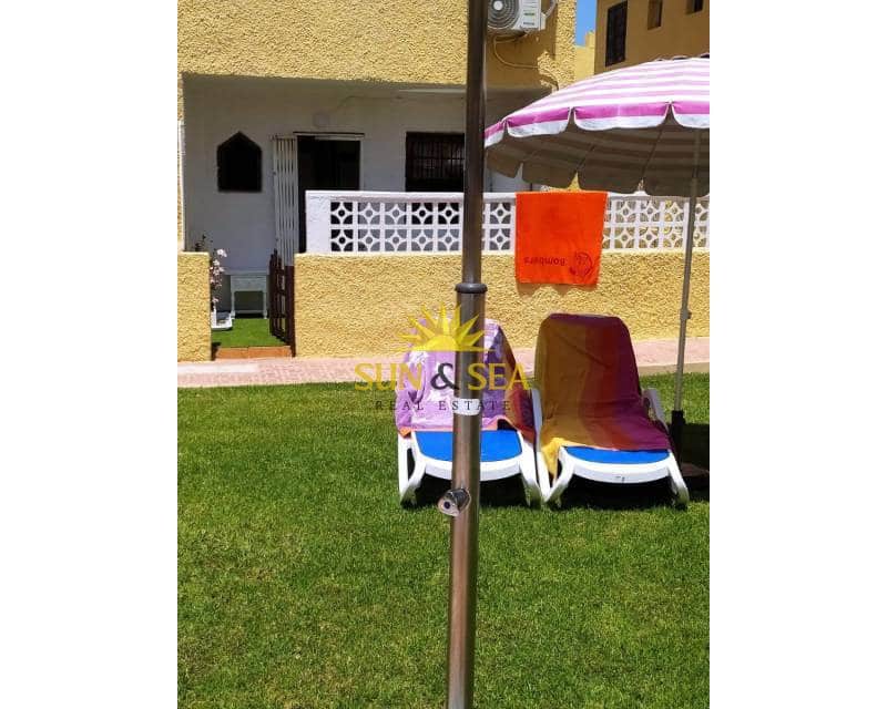 3 Zimmer Haus zu vermieten in Torrevieja mit Pool - 1.100 € (Ref: 9111026)