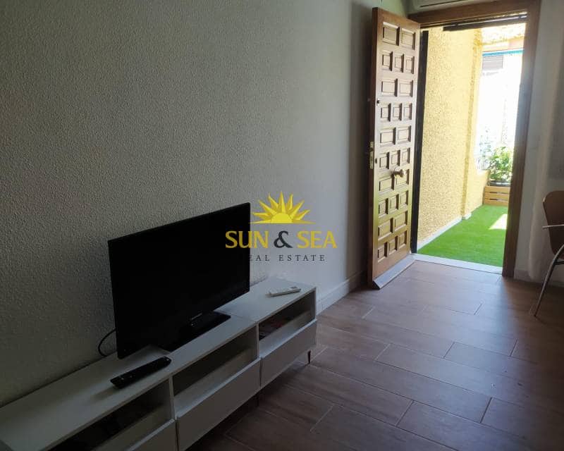 3 Zimmer Haus zu vermieten in Torrevieja mit Pool - 1.100 € (Ref: 9111026)