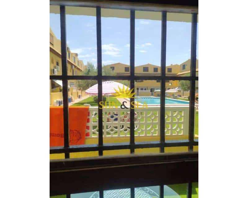 3 Zimmer Haus zu vermieten in Torrevieja mit Pool - 1.100 € (Ref: 9111026)