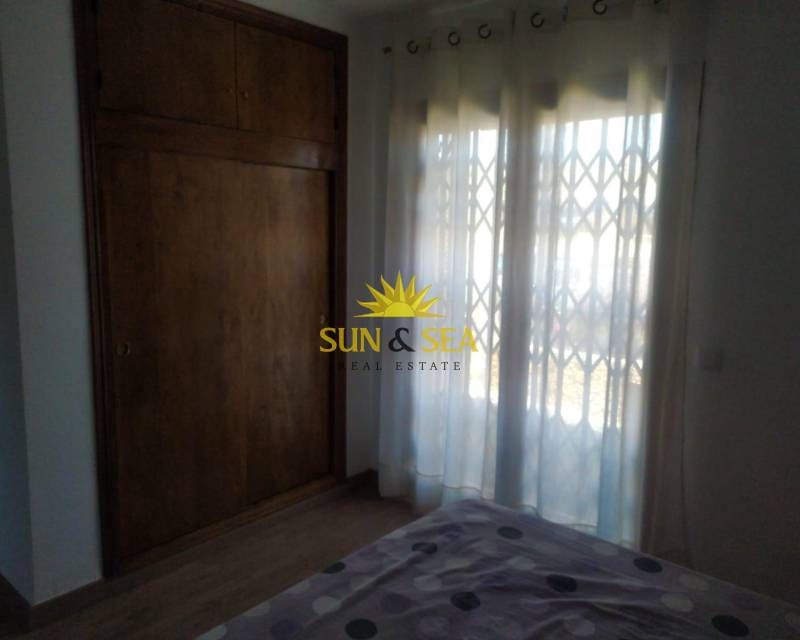 3 Zimmer Haus zu vermieten in Torrevieja mit Pool - 1.100 € (Ref: 9111026)