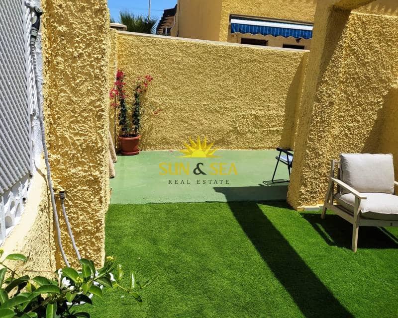 3 Zimmer Haus zu vermieten in Torrevieja mit Pool - 1.100 € (Ref: 9111026)