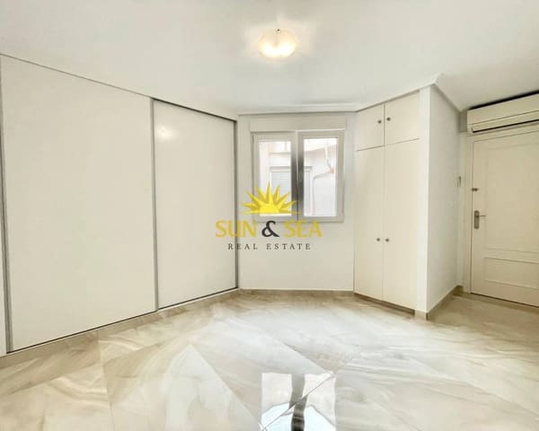 2 soveværelse Penthouse til salg i Puerto Deportivo, Torrevieja - € 230.000 (Ref: 9115554)
