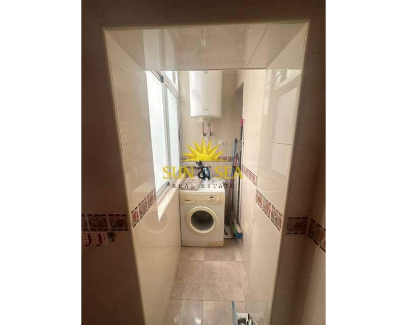 3 soveværelse Lejlighed til leje i Torrevieja med garage - € 900 (Ref: 9127247)