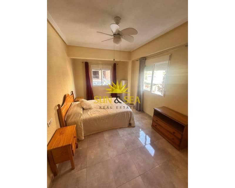 3 soveværelse Lejlighed til leje i Torrevieja med garage - € 900 (Ref: 9127247)