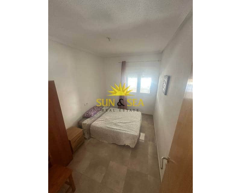 3 soveværelse Lejlighed til leje i Torrevieja med garage - € 900 (Ref: 9127247)