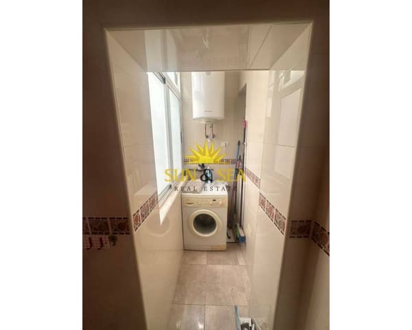 3 soverom Leilighet til leie i Las Piscinas Naturales, Torrevieja med garasje - € 900 (Ref: 9127247)