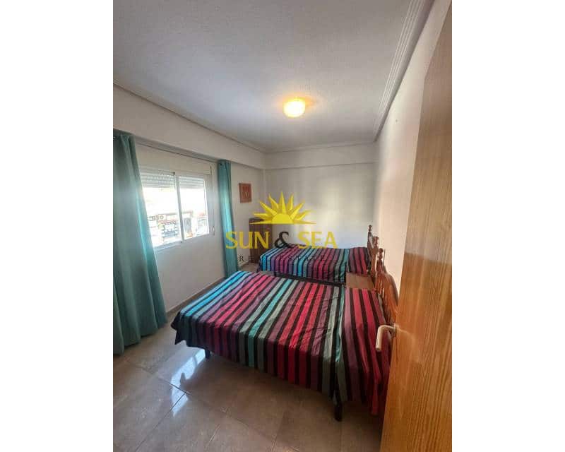3 soveværelse Lejlighed til leje i Torrevieja med garage - € 900 (Ref: 9127247)