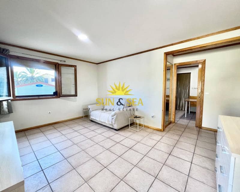 3 bedroom Villa for rent in Elche / Elx with pool - € 1,750 (Ref: 9127864)