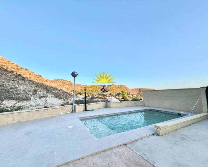 3 bedroom Villa for rent in Elche / Elx with pool - € 1,750 (Ref: 9127864)