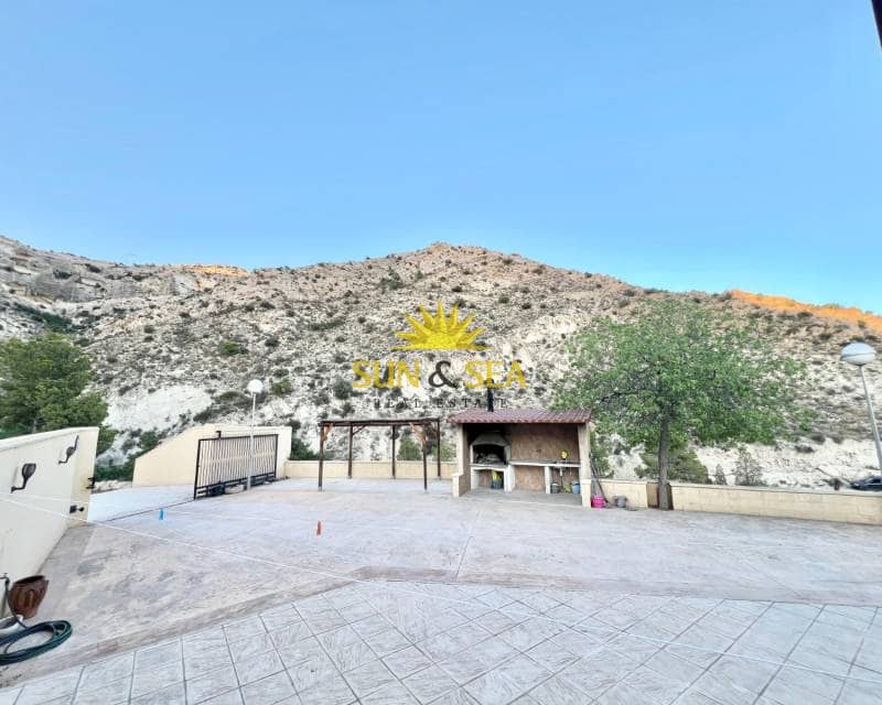 3 bedroom Villa for rent in Elche / Elx with pool - € 1,750 (Ref: 9127864)