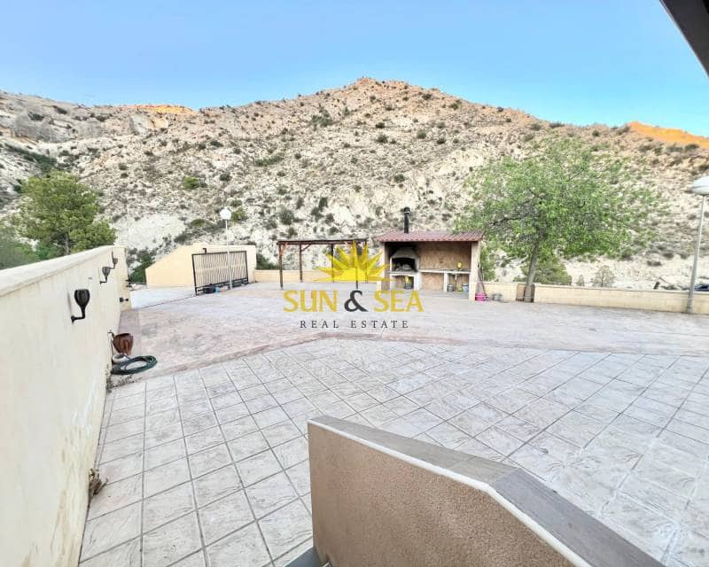 3 bedroom Villa for rent in Elche / Elx with pool - € 1,750 (Ref: 9127864)