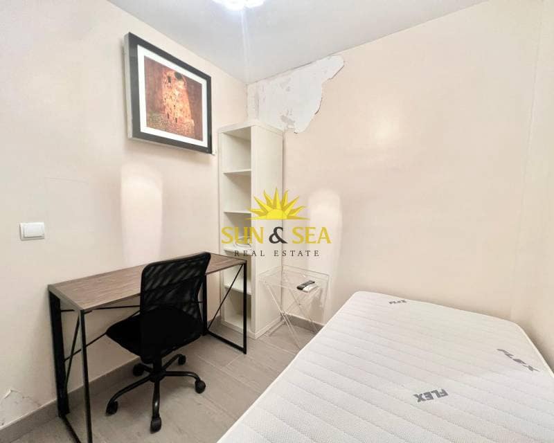 3 bedroom Apartment for rent in Torrevieja - € 1,300 (Ref: 9131036)