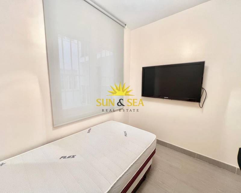 3 bedroom Apartment for rent in Torrevieja - € 1,300 (Ref: 9131036)