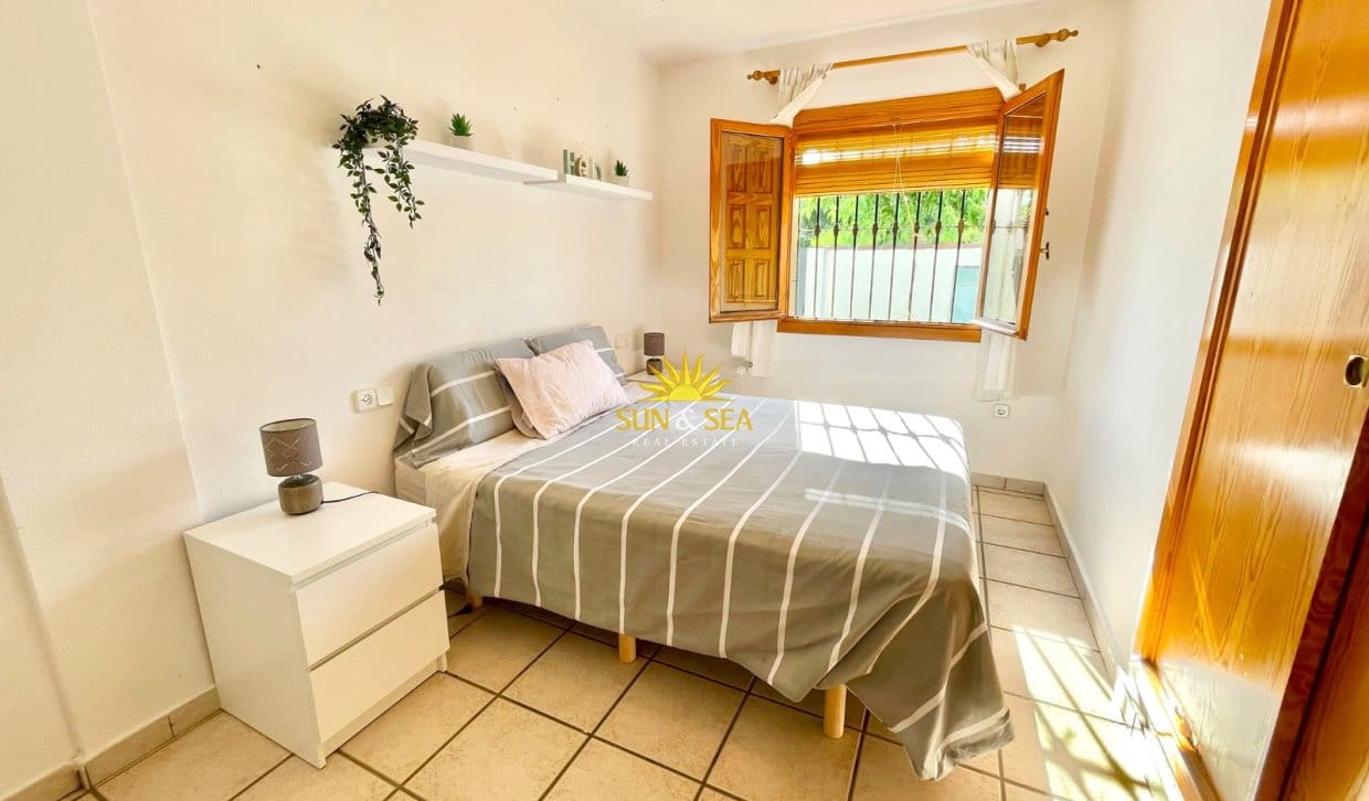 3 soveværelse Villa til leje i Torre de la Horadada med garage - € 800 (Ref: 9138495)