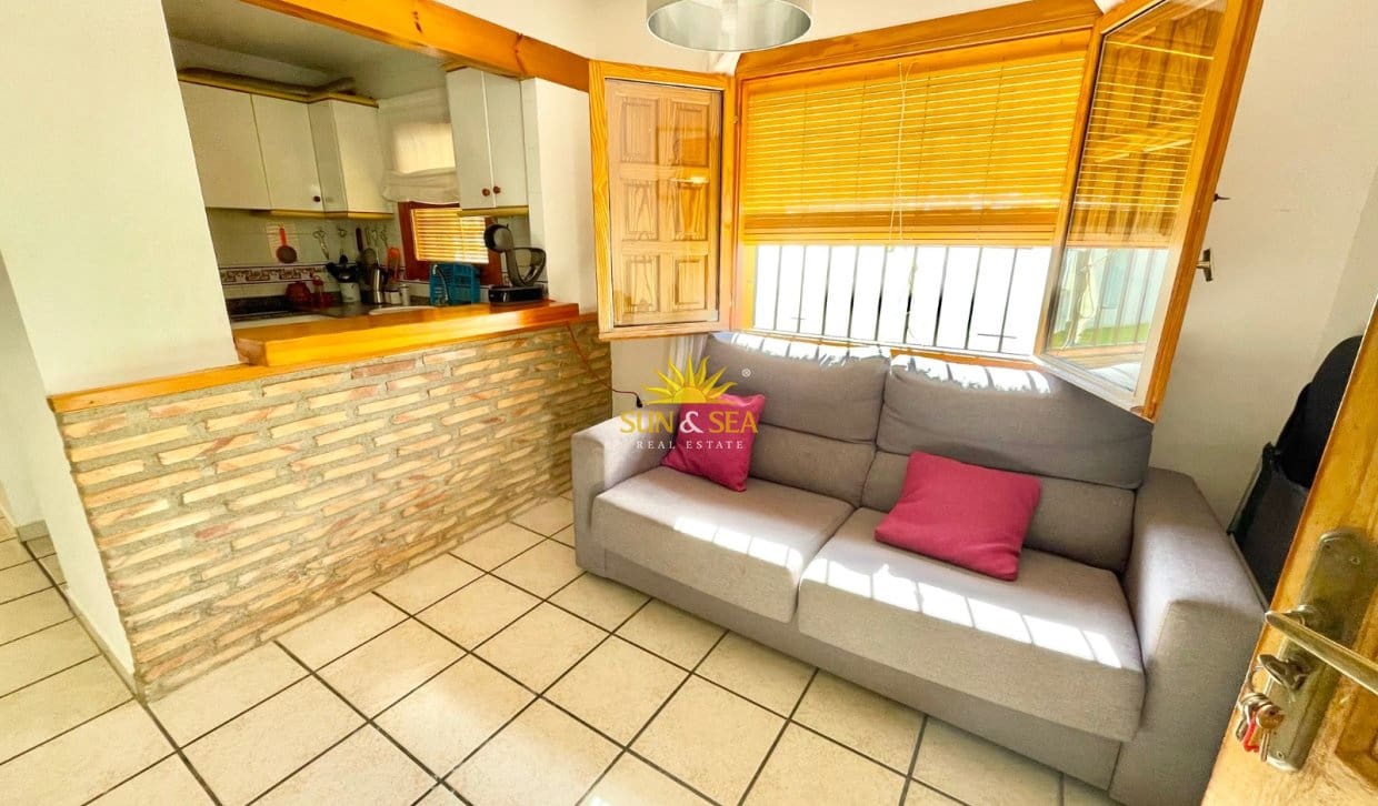 3 soveværelse Villa til leje i Torre de la Horadada med garage - € 800 (Ref: 9138495)