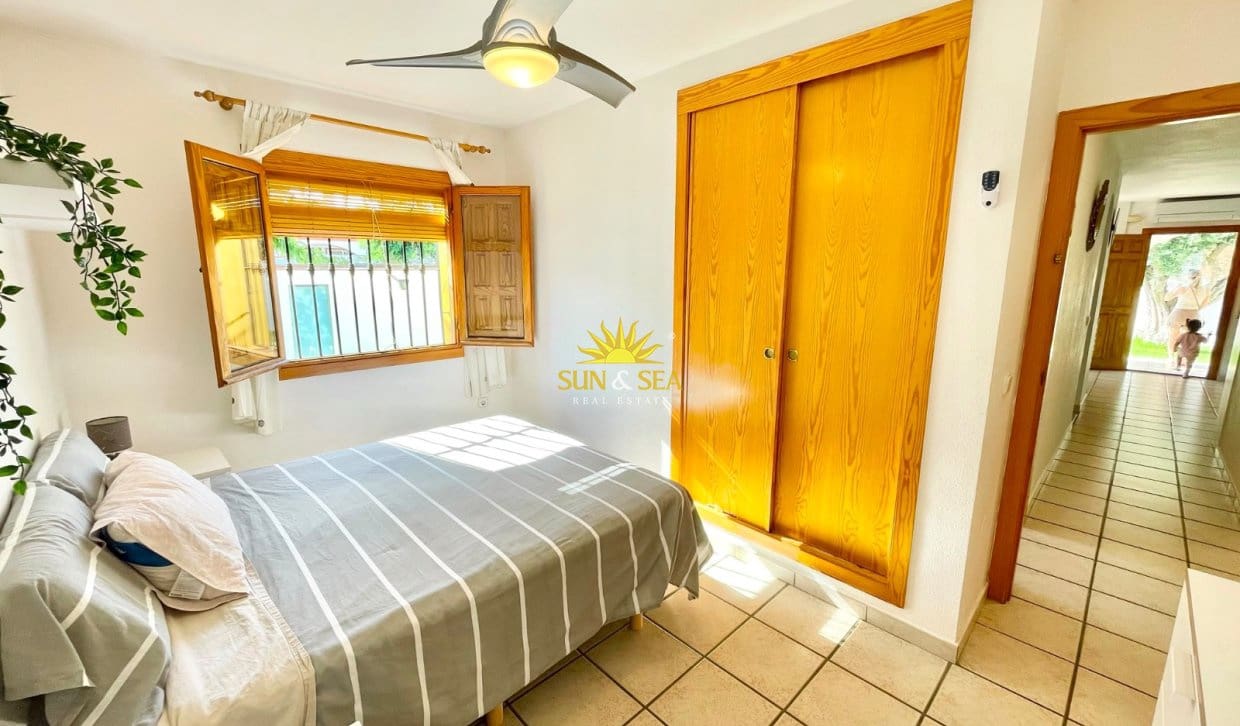 3 soveværelse Villa til leje i Torre de la Horadada med garage - € 800 (Ref: 9138495)