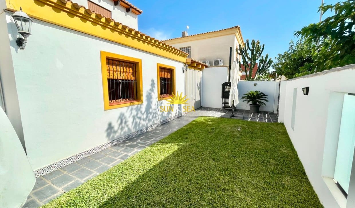3 soveværelse Villa til leje i Torre de la Horadada med garage - € 800 (Ref: 9138495)