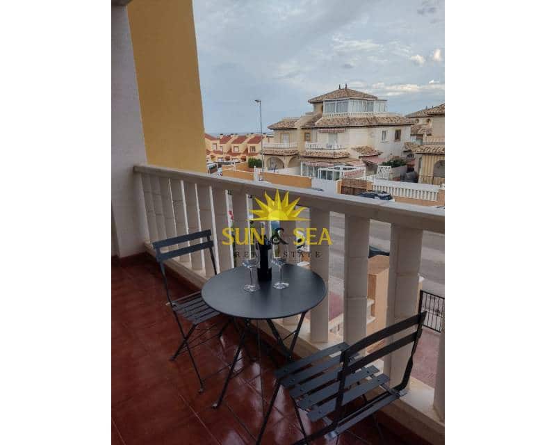 2 soveværelse Lejlighed til leje i Orihuela Costa med swimmingpool - € 900 (Ref: 9141134)