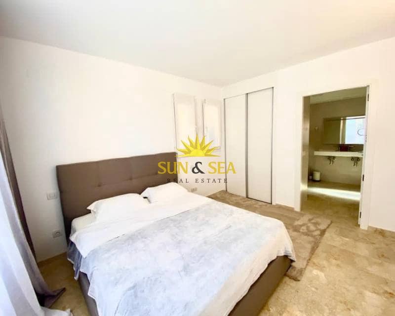 3 soveværelse Lejlighed til leje i Punta Prima med swimmingpool garage - € 1.500 (Ref: 9142461)