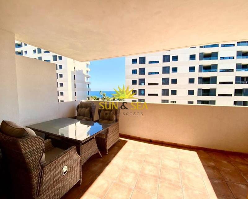 3 soveværelse Lejlighed til leje i Punta Prima med swimmingpool garage - € 1.500 (Ref: 9142461)