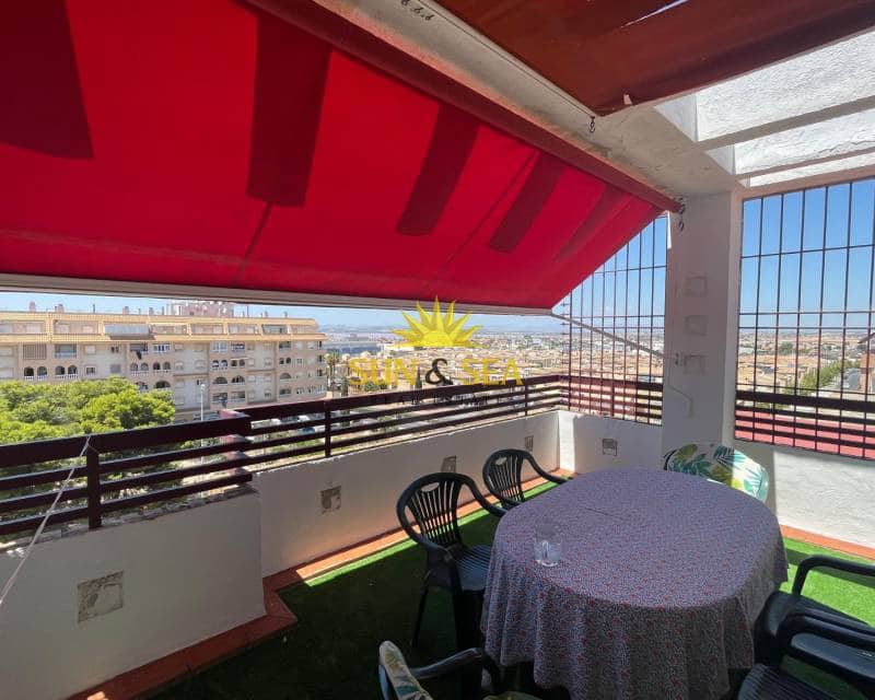 1 soverom Penthouse til leie i Torrevieja med svømmebasseng garasje - € 870 (Ref: 9144262)