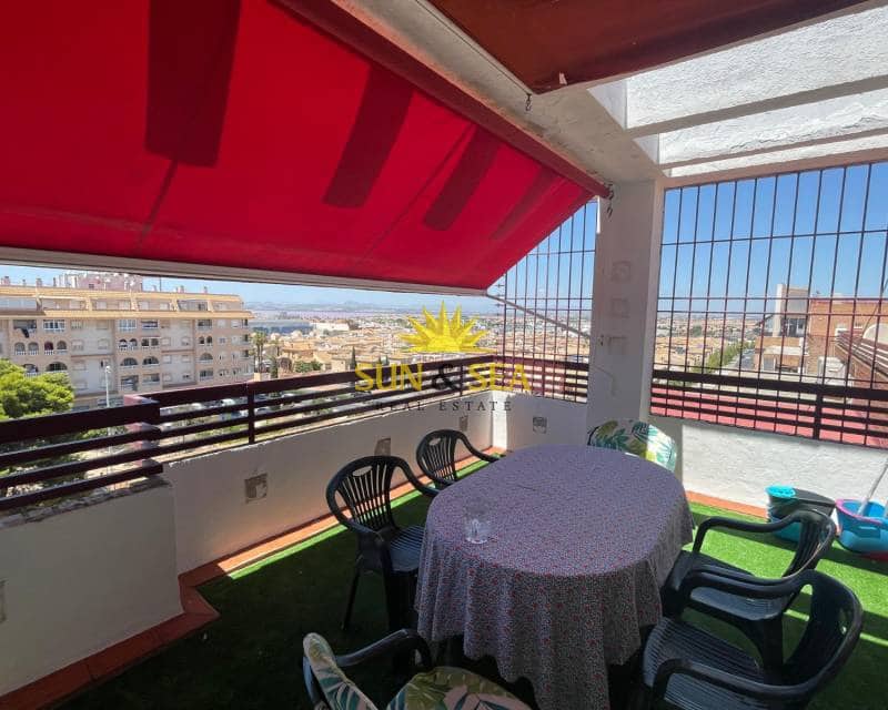 1 soverom Penthouse til leie i Torrevieja med svømmebasseng garasje - € 870 (Ref: 9144262)