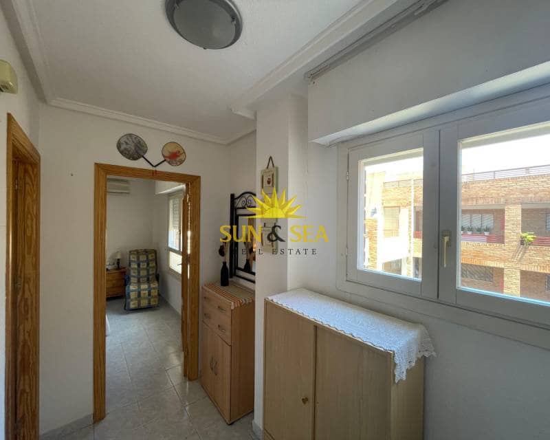 1 soverom Penthouse til leie i Torrevieja med svømmebasseng garasje - € 870 (Ref: 9144262)