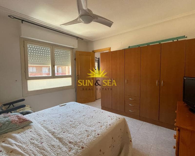 1 soverom Penthouse til leie i Torrevieja med svømmebasseng garasje - € 870 (Ref: 9144262)