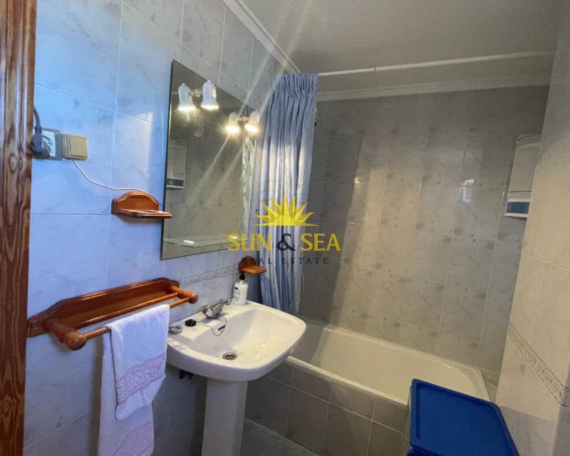 1 soverom Penthouse til leie i Torrevieja med svømmebasseng garasje - € 870 (Ref: 9144262)