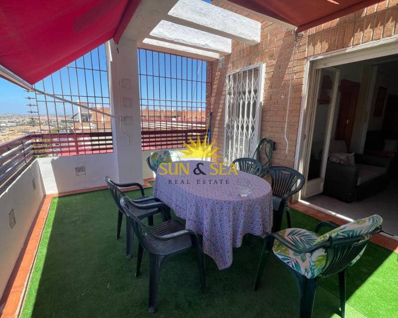 1 soverom Penthouse til leie i Torrevieja med svømmebasseng garasje - € 870 (Ref: 9144262)