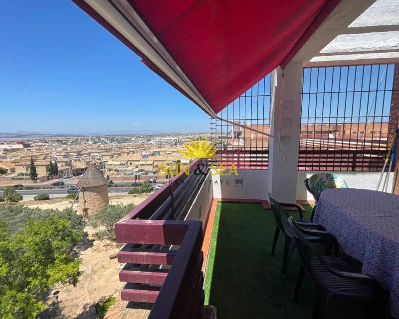 1 soverom Penthouse til leie i Torrevieja med svømmebasseng garasje - € 870 (Ref: 9144262)