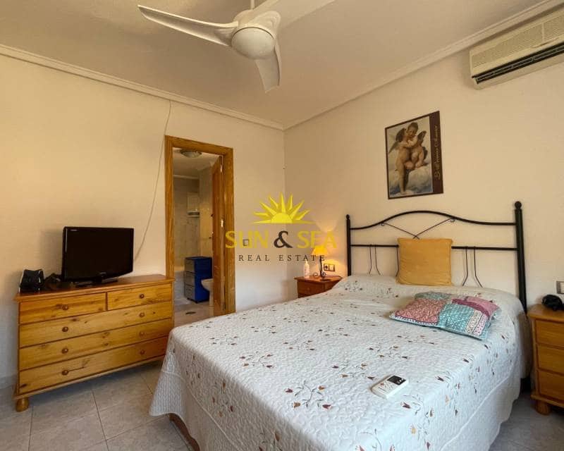 1 soverom Penthouse til leie i Torrevieja med svømmebasseng garasje - € 870 (Ref: 9144262)