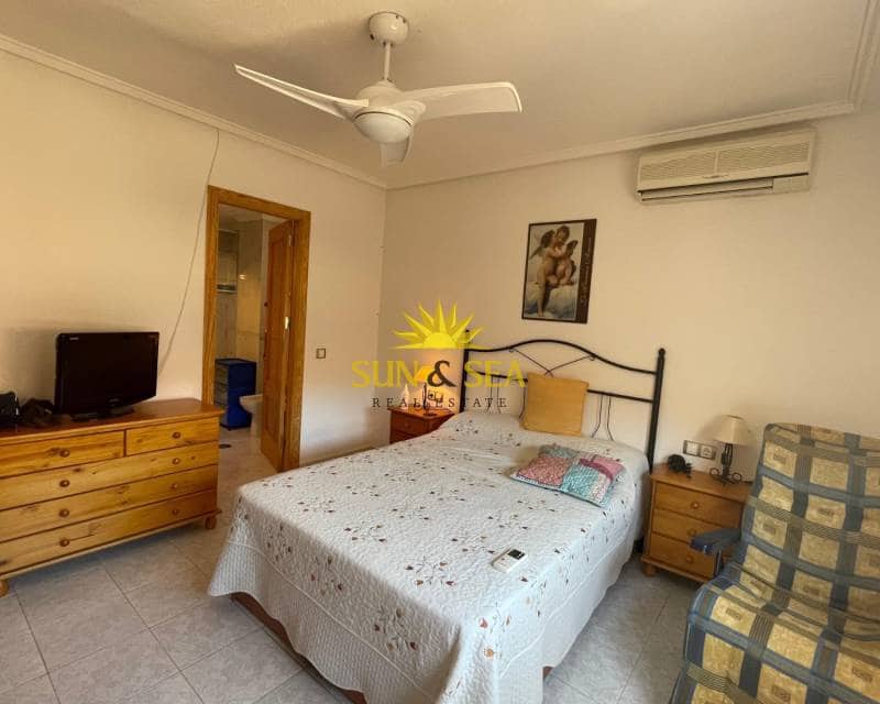 1 soverom Penthouse til leie i Torrevieja med svømmebasseng garasje - € 870 (Ref: 9144262)