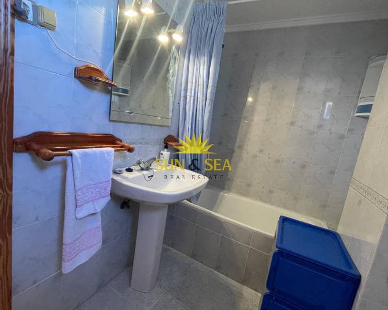 1 soverom Penthouse til leie i Torrevieja med svømmebasseng garasje - € 870 (Ref: 9144262)