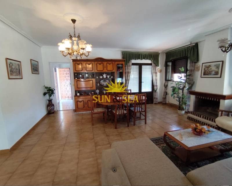 4 bedroom Villa for sale in Torrevieja with garage - € 330,000 (Ref: 9150738)