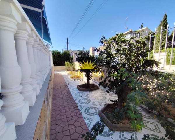 4 bedroom Villa for sale in Centro, Torrevieja with garage - € 330,000 (Ref: 9150738)