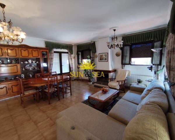 4 bedroom Villa for sale in Centro, Torrevieja with garage - € 330,000 (Ref: 9150738)